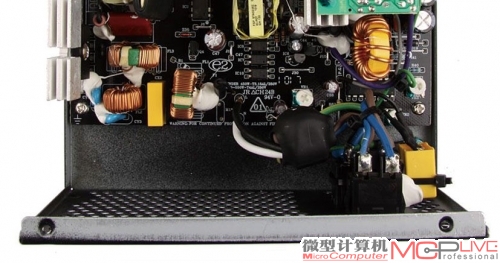 安钛克VP450P：具备2级EMI滤波。1级EMI采用1X、2Y电容加一个电感的组合，2级EMI的电容和共模电感也一一具备。