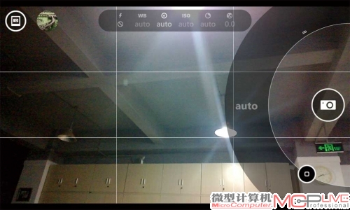相机界面能够调节的项目很丰富，甚至包括了手动对焦。