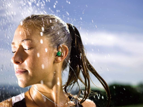 防水、防汗功能能提升我们在使用耳机时的体验。