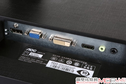 接口上除了搭配常用的DVI、VGA、Displayport接口外还有USB接口。